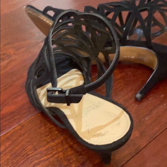 Vince Camuto Velvety Strap design  Heels Black 7.5 - Picture 3 of 6